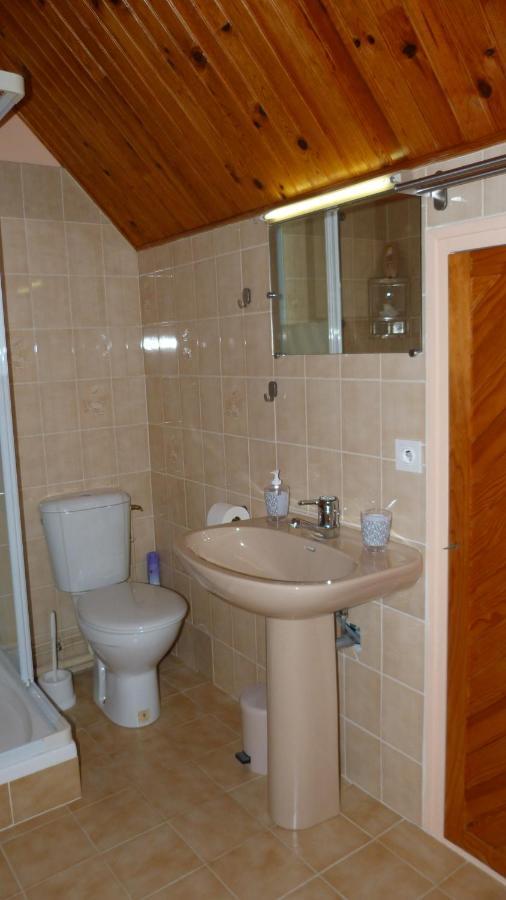 Maison De Vacances Pour 6 Personnes Avec Piscine Lainsecq Exterior photo