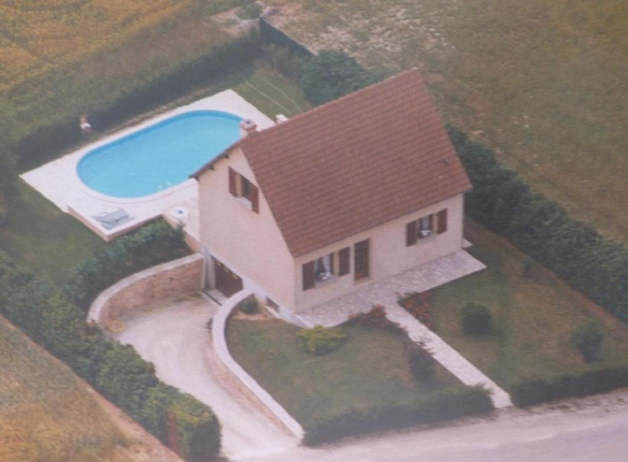 Maison De Vacances Pour 6 Personnes Avec Piscine Lainsecq Exterior photo
