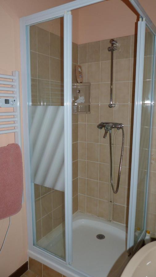 Maison De Vacances Pour 6 Personnes Avec Piscine Lainsecq Exterior photo
